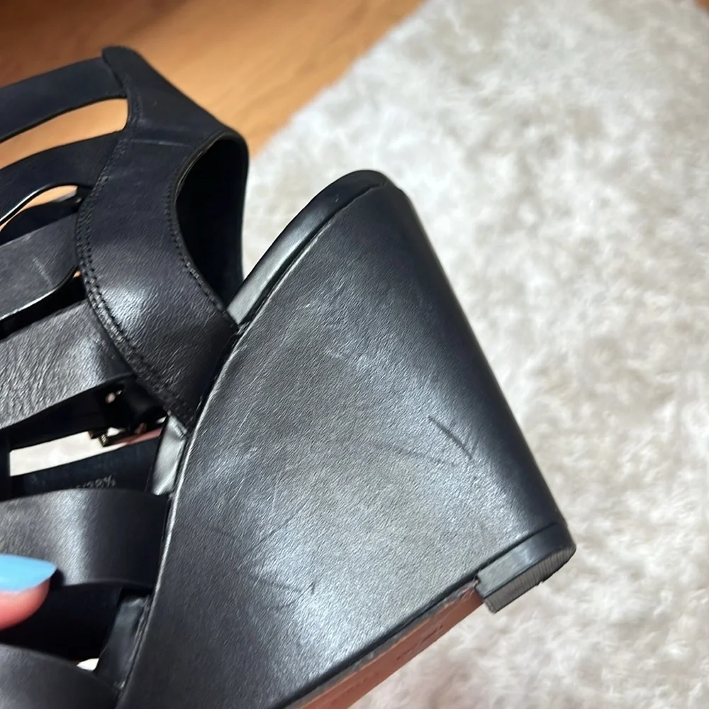 Vince Camuto Black Strappy Gladiator Wedge Sandals with Buckles – Size 8.5M - Picture 12 of 12
